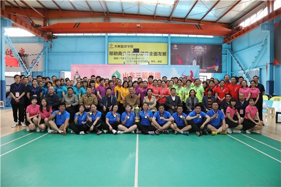 一拍即出 谁与争锋――山东pp电子模拟器集团第五届“pp电子模拟器杯”职工羽毛球比赛圆满结束