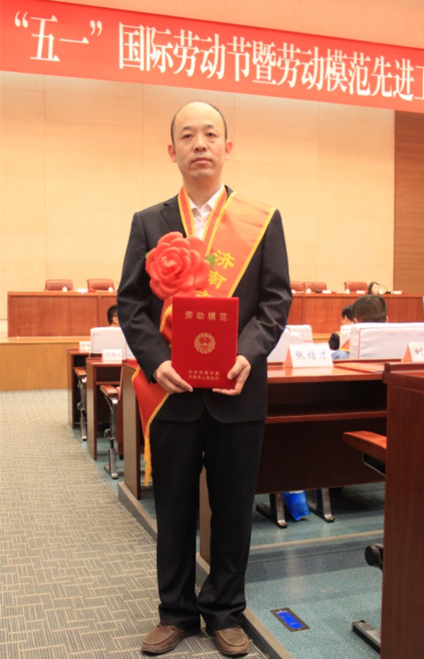 pp电子模拟器集团管理公司白正茂荣评“济南市劳动模范”