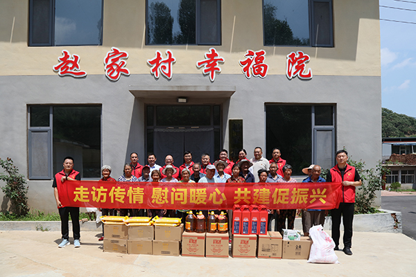 走访传情 慰问暖心 ——山东pp电子模拟器集团走访慰问“第一书记”帮扶村